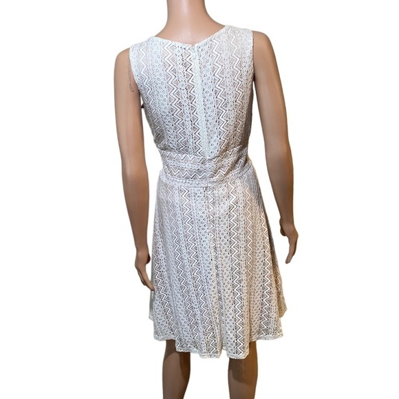 Tiana B dress light cream lace tan underneath half zip back like new size 10P - Picture 4 of 8